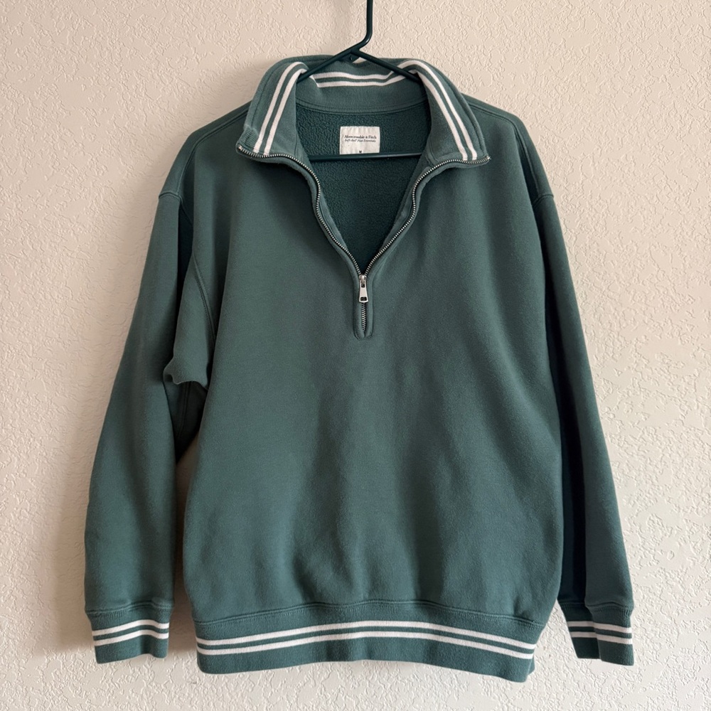 M Abercrombie Green cream half Zip-Up sweatshirt